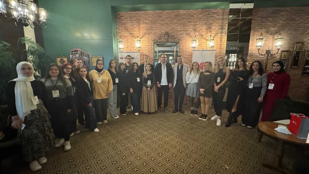İzmir&#039;de genç iletişimcilere sosyal medya eğitimi haberinin görseli
