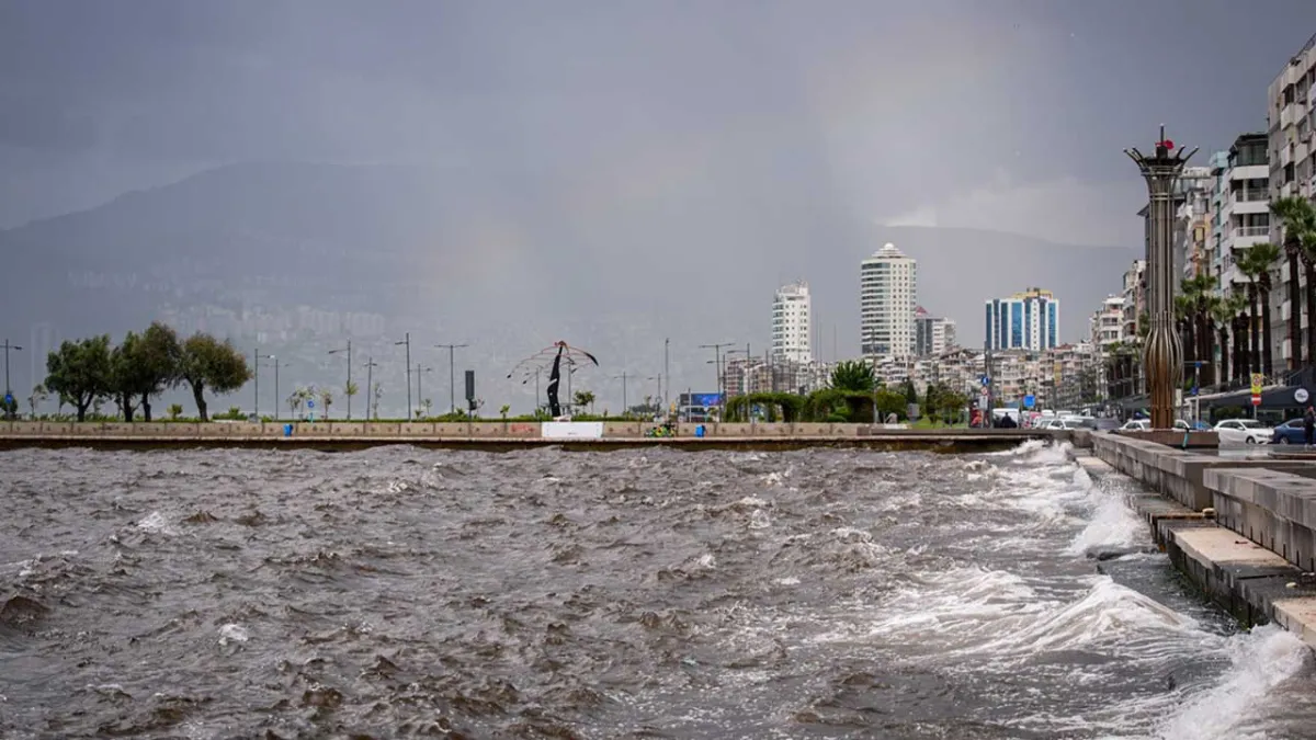 İzmir&#039;de sağanak etkili oldu haberinin görseli
