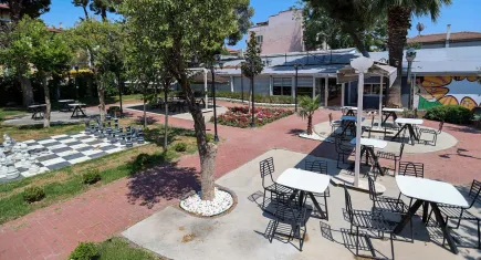 Buca’nın nostalji dolu mekanı Göksu Kafe yenilenen haliyle konuklarını bekliyor