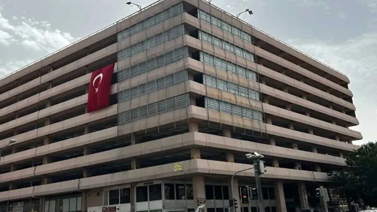 Çankırı’dan Büyükşehir’e sert tepki: Bahanelerle İzmir yönetilmez haberinin görseli