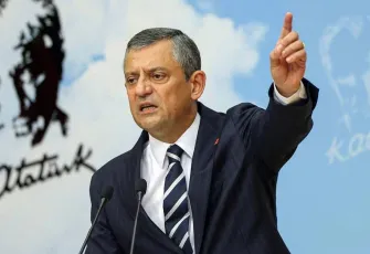 CHP Lideri Özel’den “ünlülere operasyon” tepkisi: Torbacı yok, torbada muhalif sanatçılar var