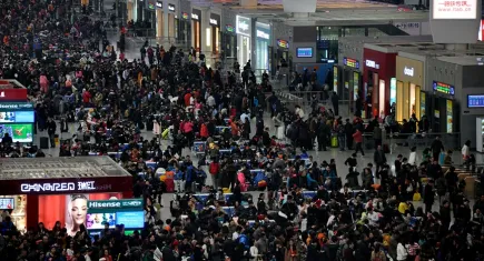 Çin’de 8 günlük ulusal tatilde 2,43 milyar seyahat: Otobanlar rekor trafik yaşadı