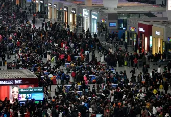 Çin’de 8 günlük ulusal tatilde 2,43 milyar seyahat: Otobanlar rekor trafik yaşadı