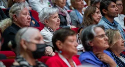 İzmir’de yaş dostu kent vizyonu için uluslararası buluşma: 4. Uluslararası 13. Ulusal İzmir İleri Yaş Sempozyumu başladı