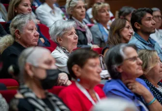 İzmir’de yaş dostu kent vizyonu için uluslararası buluşma: 4. Uluslararası 13. Ulusal İzmir İleri Yaş Sempozyumu başladı