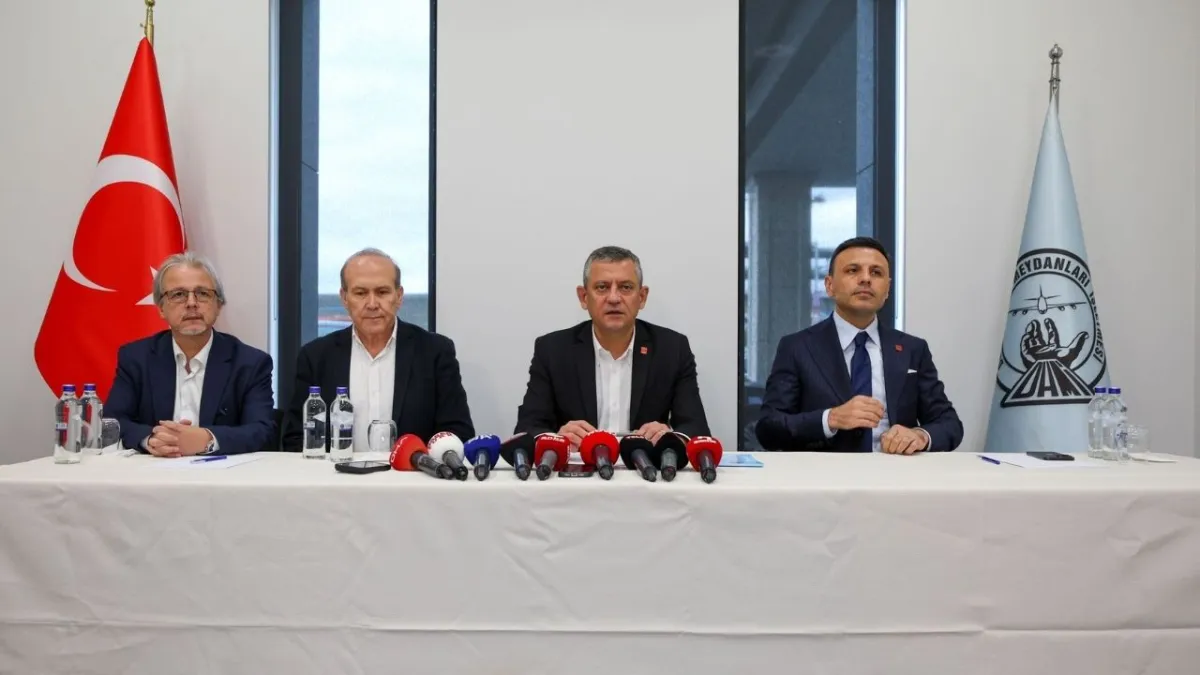 Özgür Özel yurt dışına çıkıyor: Madrid ve Brüksel temasları öncesi kritik açıklamalar haberinin görseli