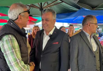 AK Partili Özdemir’den Başkan Yıldız’a Küçük Çiğli Pazaryeri tepkisi