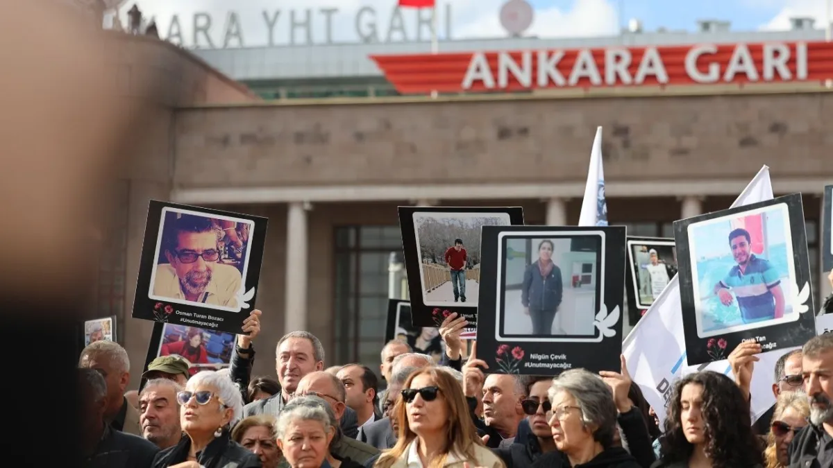 Ankara Garı patlaması 10 yılında unutulmadı: Adalet ve anma yürüyüşü gerçekleşti haberinin görseli