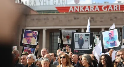 Ankara Garı patlaması 10 yılında unutulmadı: Adalet ve anma yürüyüşü gerçekleşti