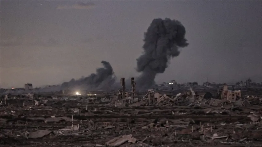 Ateşkese rağmen Gazze'de saldırılar sürüyor: İsrail ordusu hedef gösteriyor haberinin görseli