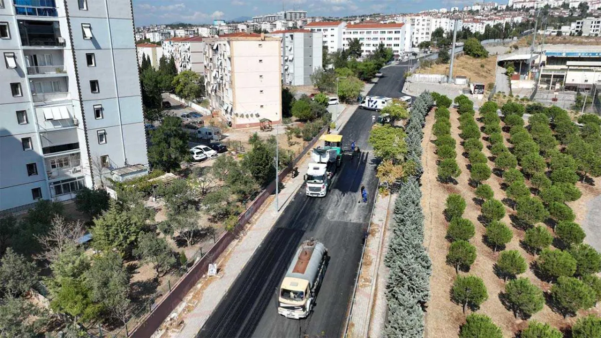 Buca’da asfalt seferberliği: 19 kilometrelik yol yenilenilendi haberinin görseli