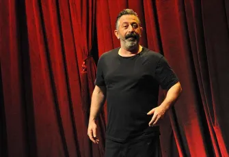 Cem Yılmaz İzmirlileri kahkahaya boğacak