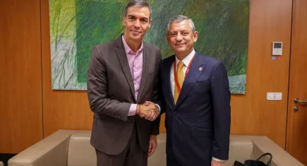 CHP lideri Özel, İspanya Başbakanı Sanchez ile buluştu: “Demokrasi dayanışması güçlenmeli”