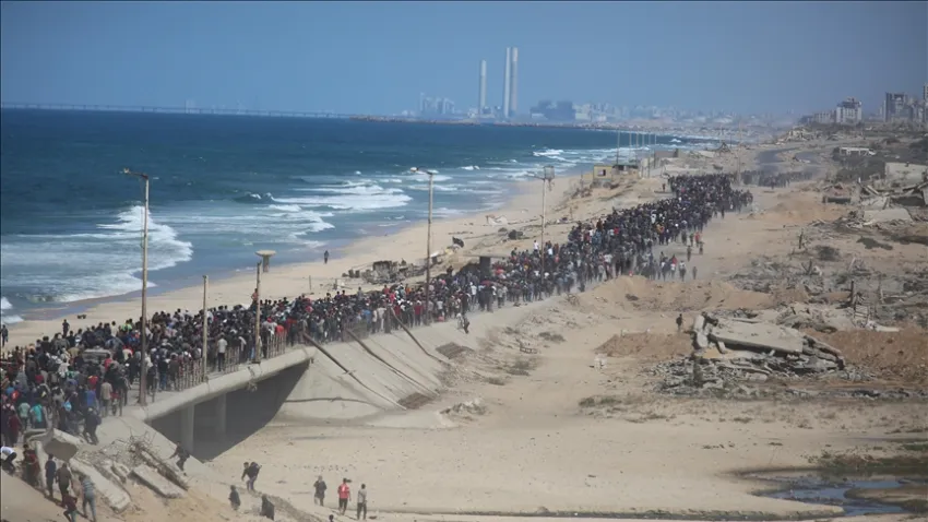 Gazze’de binler dönüyor: Ateşkes sonrası güneyden kuzeye yoğun göç başladı haberinin görseli