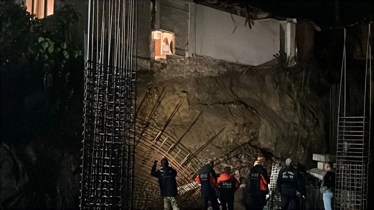 Gebze’de temel kazısı faciaya ramak kala: Evin duvarı çöktü, aile canını zor kurtardı! haberinin görseli