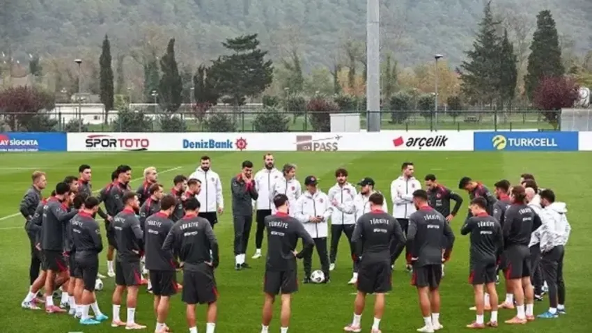 Hakan Çalhanoğlu dalya diyor: Türkiye, Bulgaristan deplasmanında ilk zaferi arıyor haberinin görseli