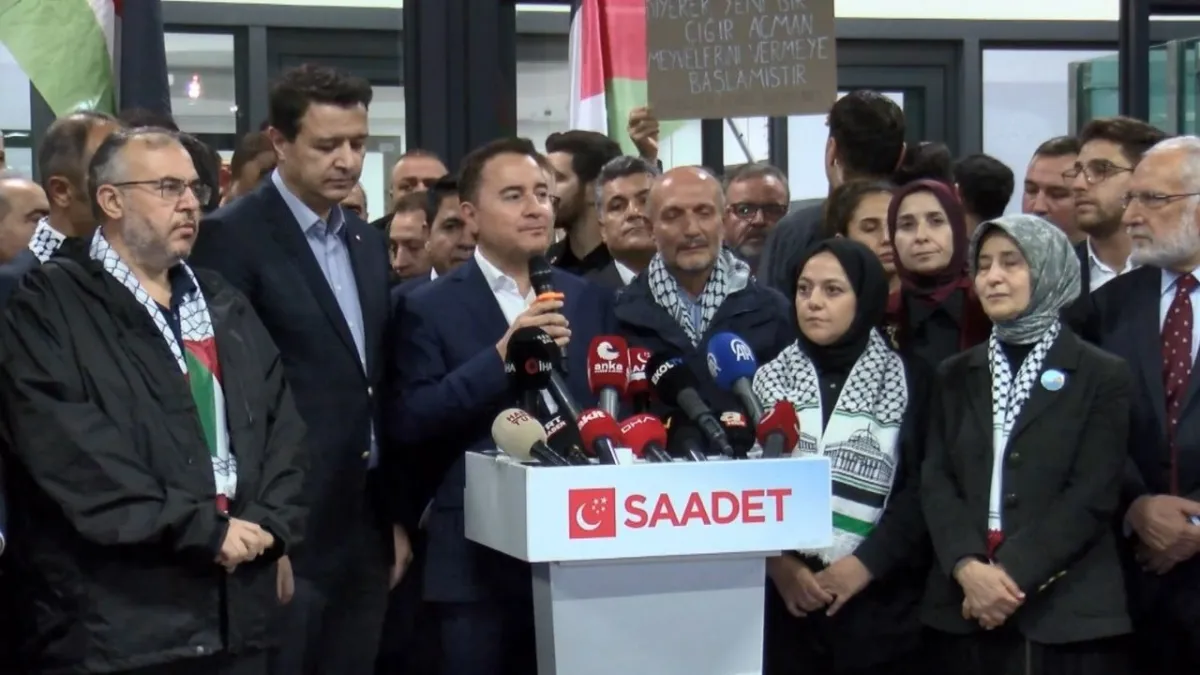 İsrail’in alıkoyduğu Vicdan Gemisi’ndeki Türk milletvekilleri Türkiye’ye döndü haberinin görseli