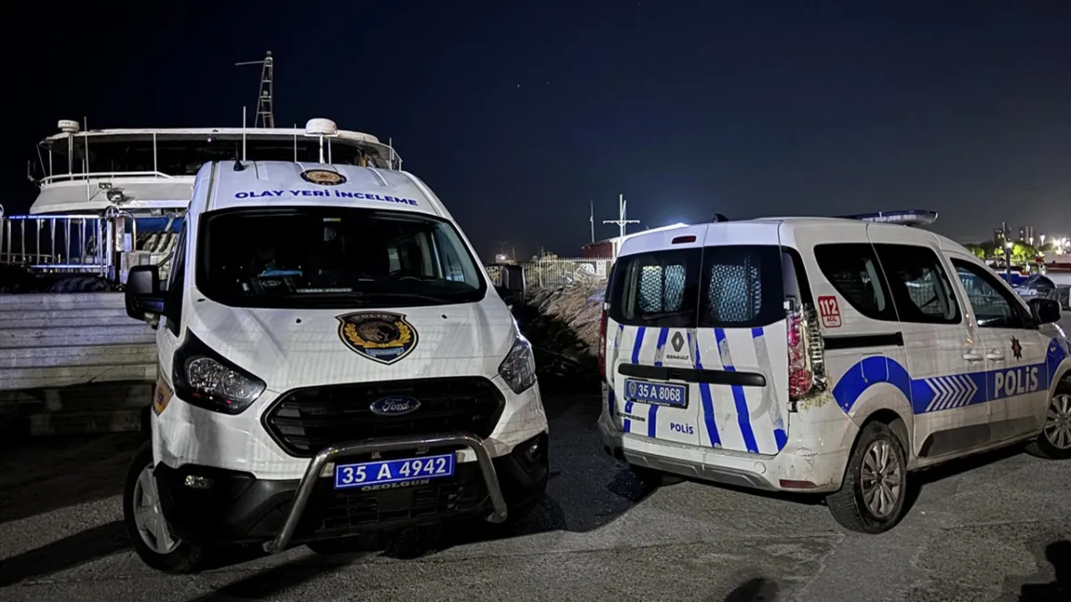 İzmir haber: Bostanlı İskelesi yakınında erkek cesedi bulundu haberinin görseli