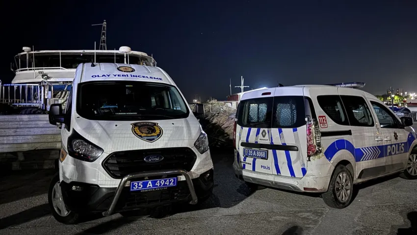 İzmir haber: Bostanlı İskelesi yakınında erkek cesedi bulundu haberinin görseli