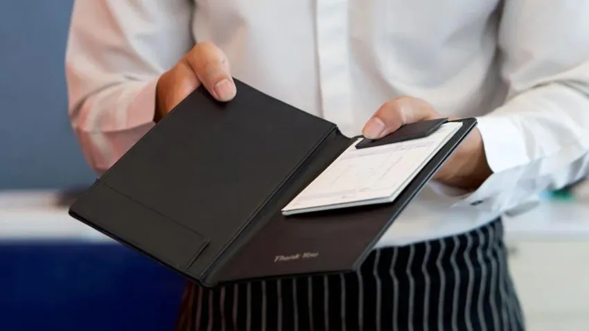 Kafelerde 30 dakikada bir sipariş zorunluluğu başladı: Sipariş vermeyen 50 TL masa işgal ücreti ödüyor haberinin görseli