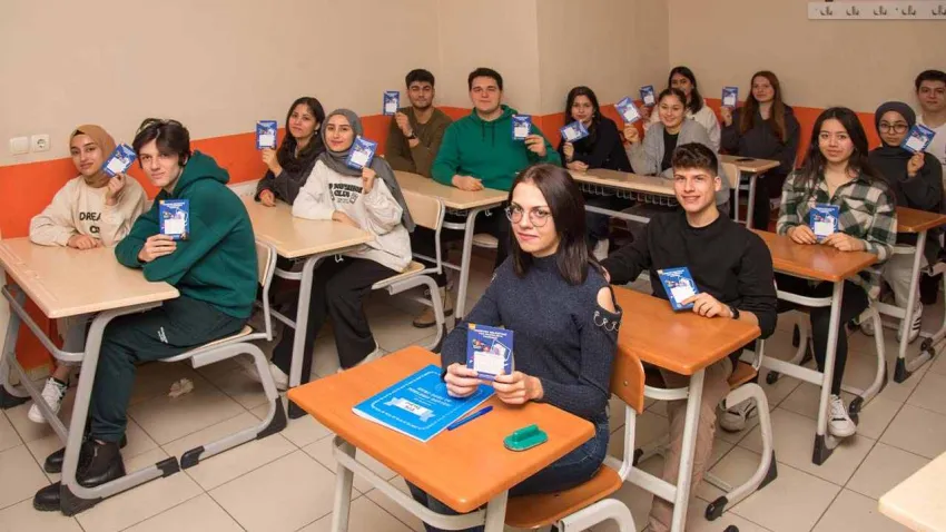 Menemen Belediyesi’nden 10 bin öğrenciye dijital eğitim paketi desteği