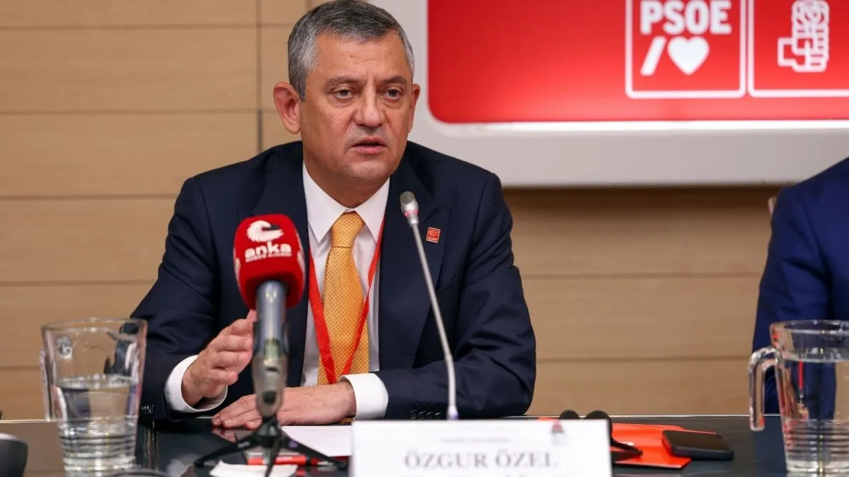 Özgür Özel’den Brüksel çağrısı: “Demokrasi mücadelesi sınır tanımıyor” haberinin görseli