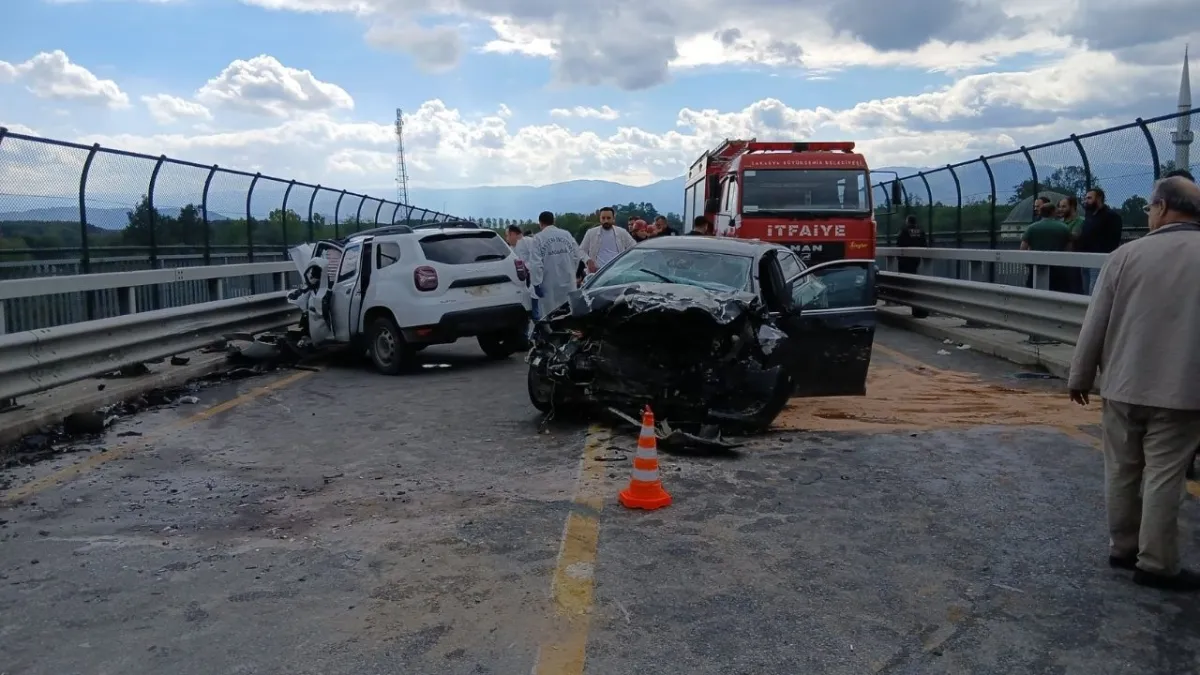 Sakarya’da kaza: Sivil Jandarma aracı ile otomobil çarpıştı, 2 şehit 3 yaralı haberinin görseli