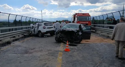 Sakarya’da kaza: Sivil Jandarma aracı ile otomobil çarpıştı, 2 şehit 3 yaralı