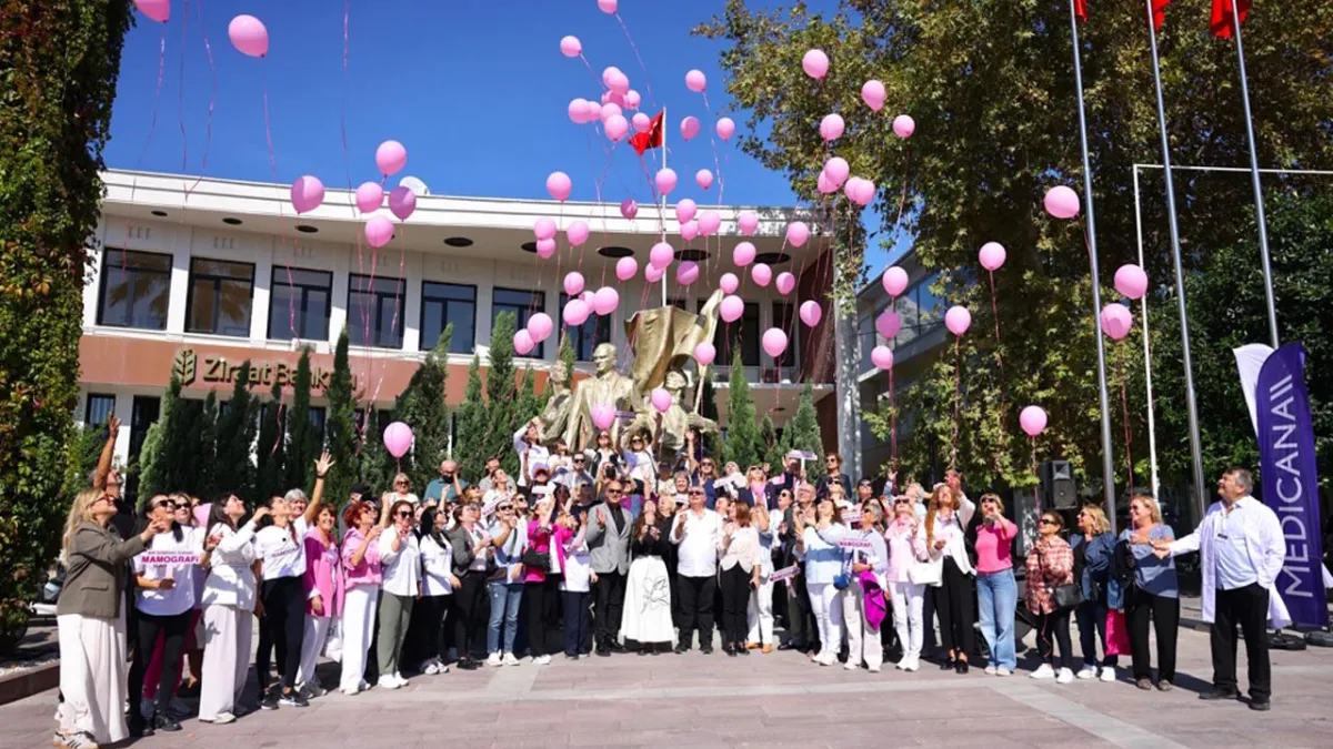 Çeşme’de meme kanseri farkındalığına pembe adımlarla destek haberinin görseli