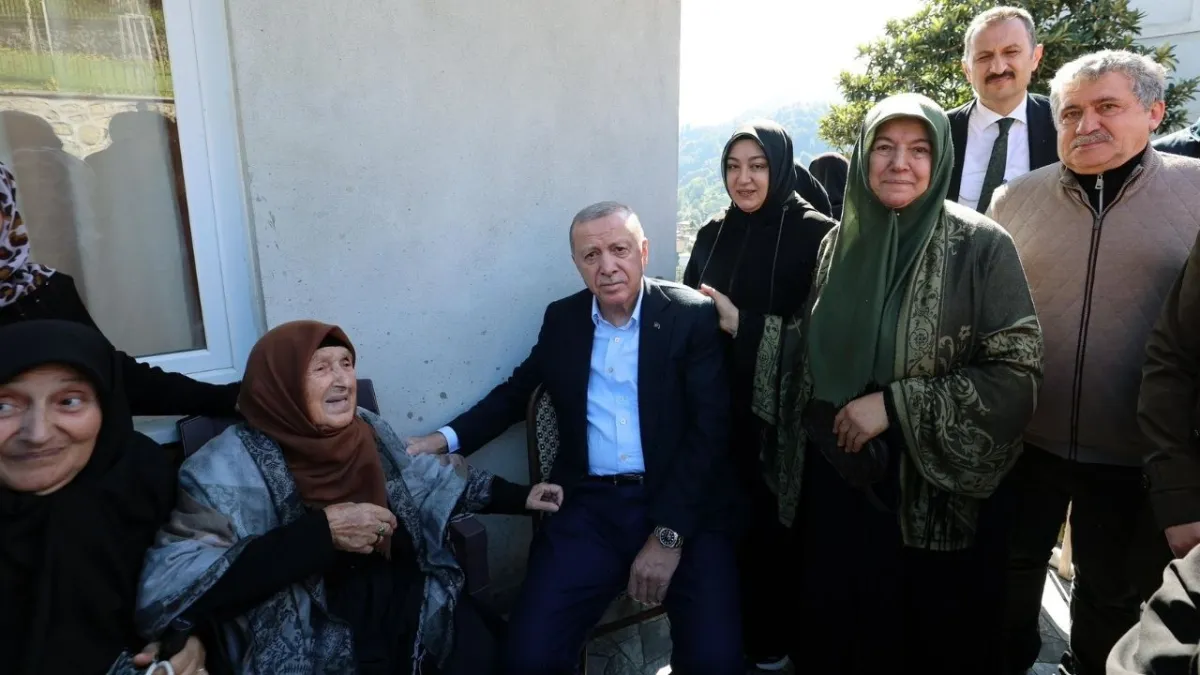 Cumhurbaşkanı Erdoğan Rize’de: Sel izlerini inceledi, Ayder Yaylası’nda projeleri yerinde gördü haberinin görseli