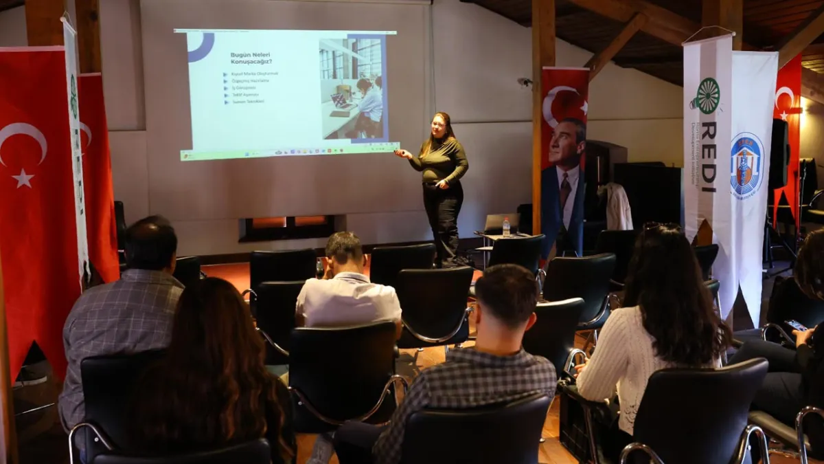 Efes Selçuk’ta gençlere kariyer rehberliği ve CV eğitimi haberinin görseli