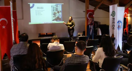 Efes Selçuk’ta gençlere kariyer rehberliği ve CV eğitimi