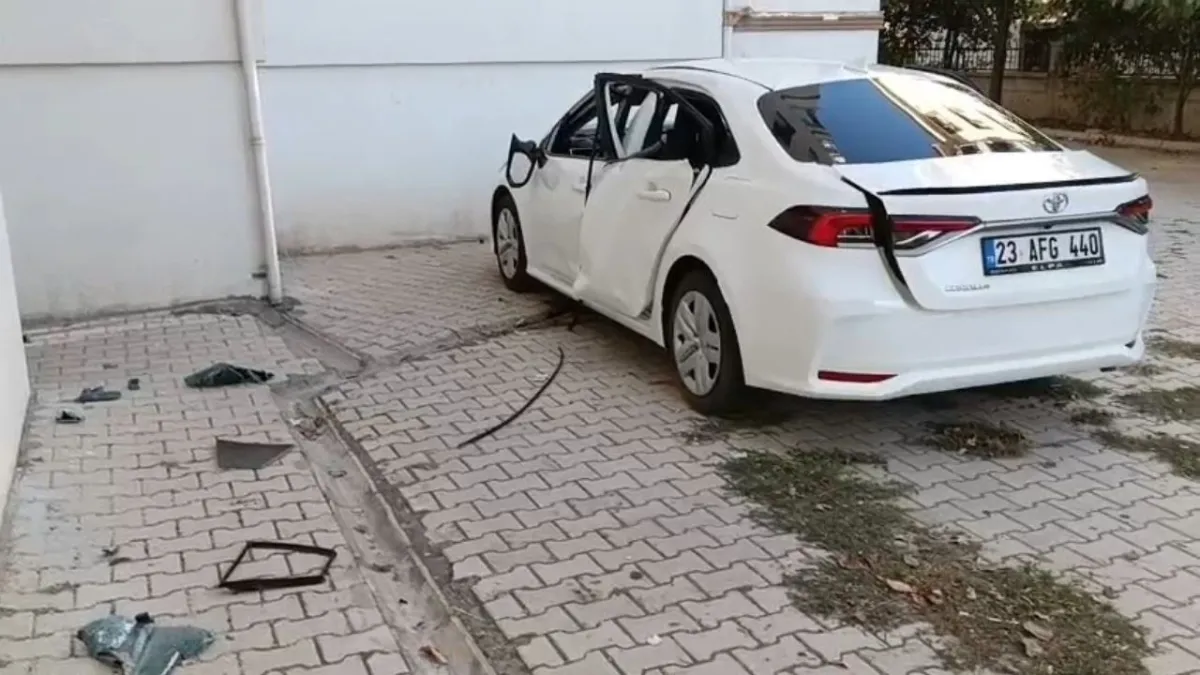 Elazığ’da park halindeki araç patladı: Çocuk yaralandı haberinin görseli
