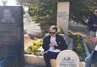 İbrahim Tatlıses’ten Neşet Ertaş’a duygusal ziyaret: Öldükten sonra kıymeti biliniyor