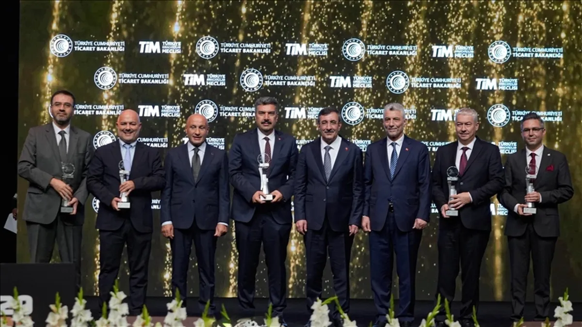 InovaLİG şampiyonları ödüllerini aldı haberinin görseli
