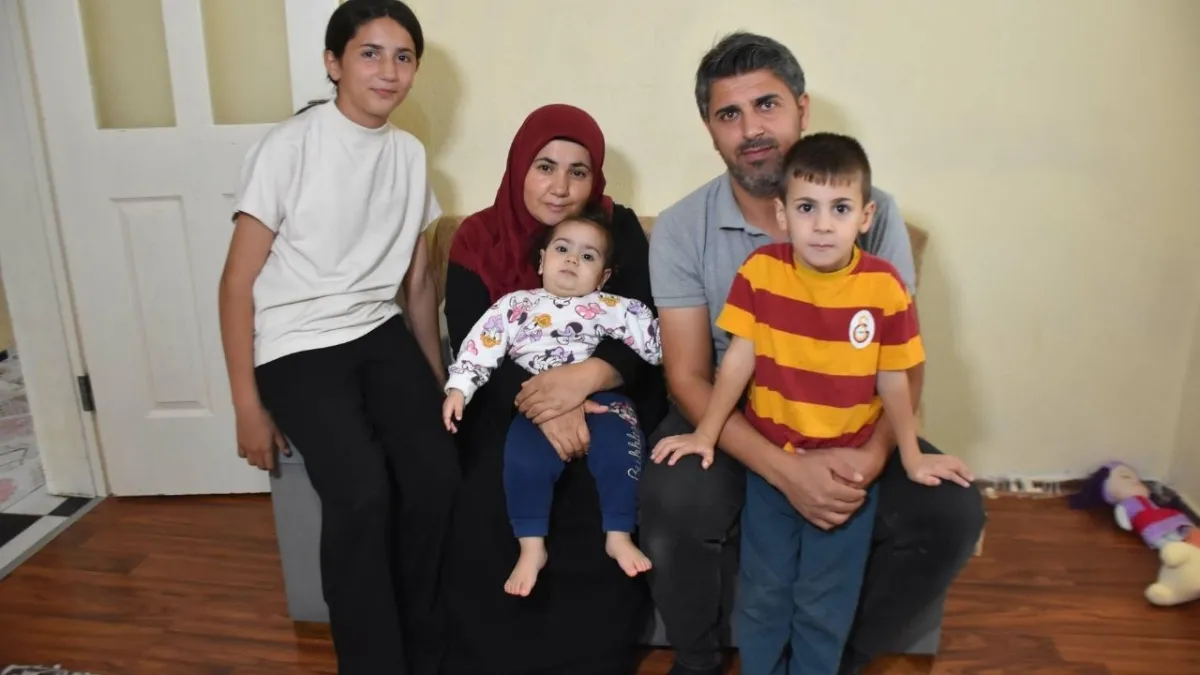 İzmir’de SMA hastası Esma, hayata tutunmak için son yüzde 10’u bekliyor haberinin görseli
