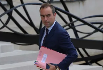 Macron, istifa eden Lecornu'yu yeniden başbakan olarak atadı