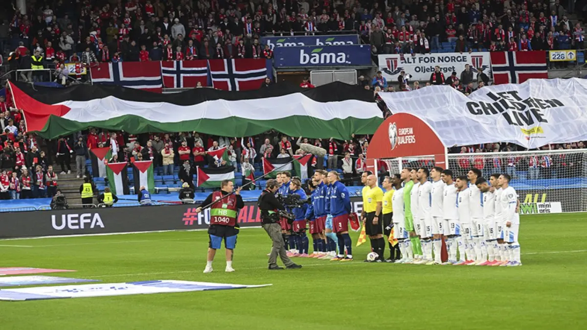 Norveç eleme maçında İsrail’i 5-0 yendi: Tribünlerde binlerce kişi İsrail'i protesto etti haberinin görseli
