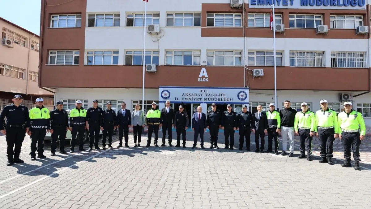 “Valiyi arayacağım” diyen alkollü sürücü tutuklandı, polisler ödüllendirildi haberinin görseli