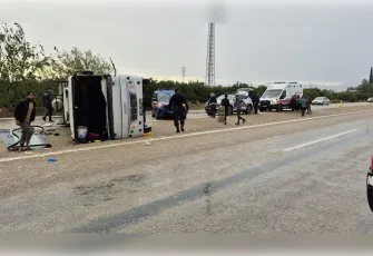 Adana'da kaza: İşçi midibüsü devrildi