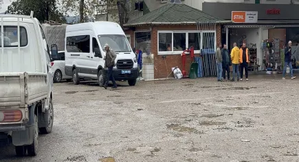 Akaryakıt istasyonunda silahlı kavga: Ölü ve yaralılar var!