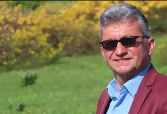 Düğünde şarkı söylerken kalp krizi geçiren sanatçı Yüksel Kader hayatını kaybetti
