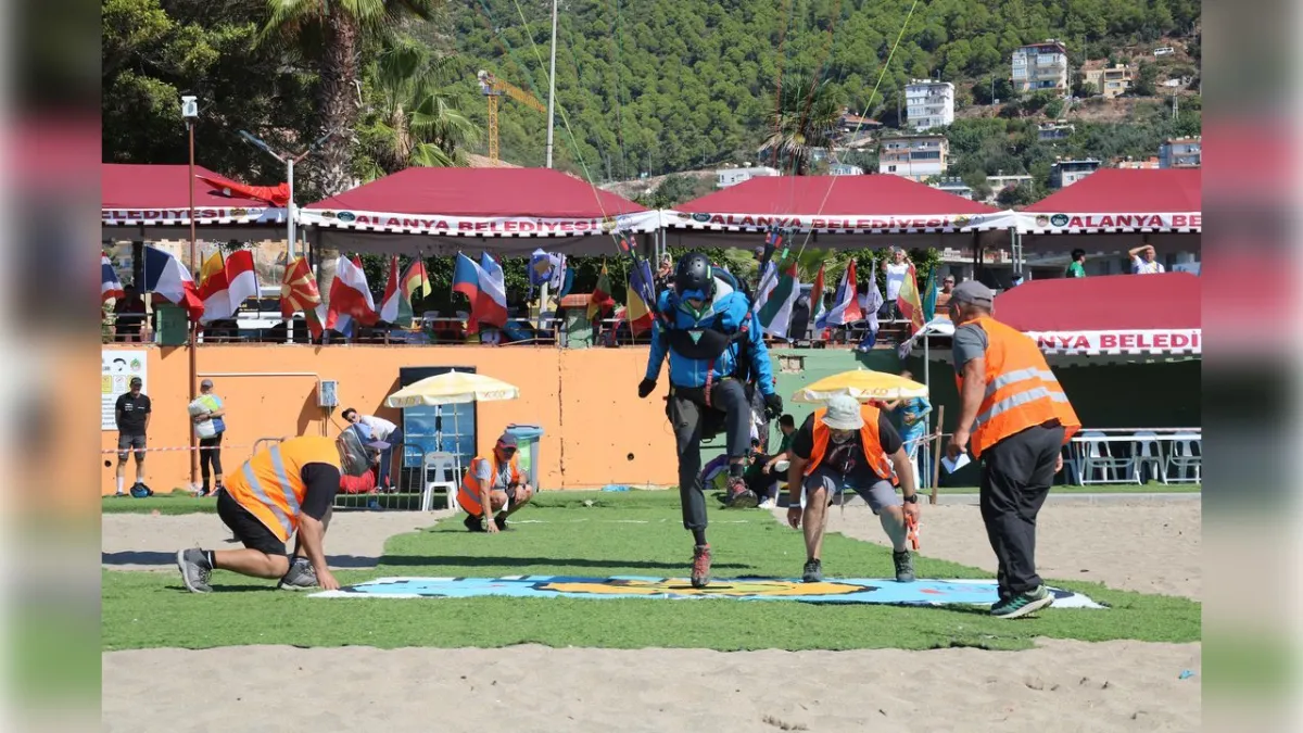 Dünya yamaç paraşütü hedef şampiyonası Alanya’da başladı haberinin görseli