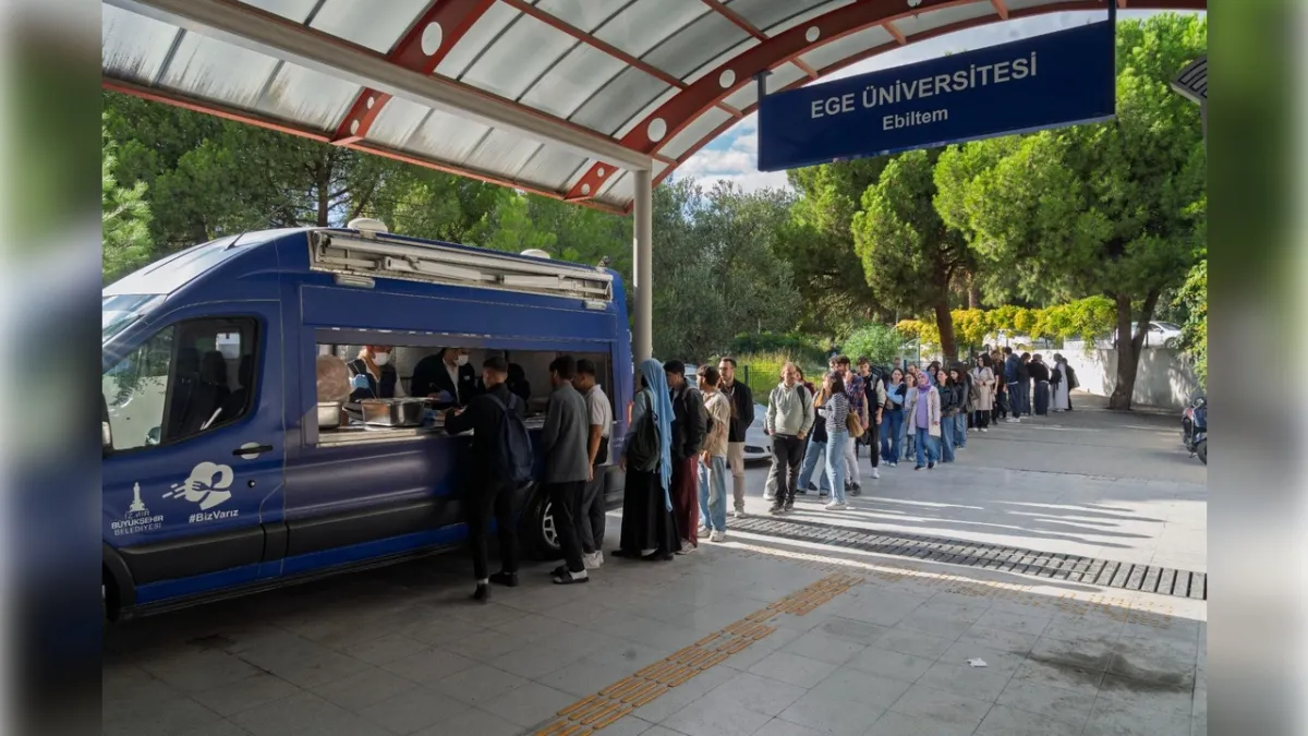 İzmir Büyükşehir’den Öğrencilere Sıcak Destek haberinin görseli
