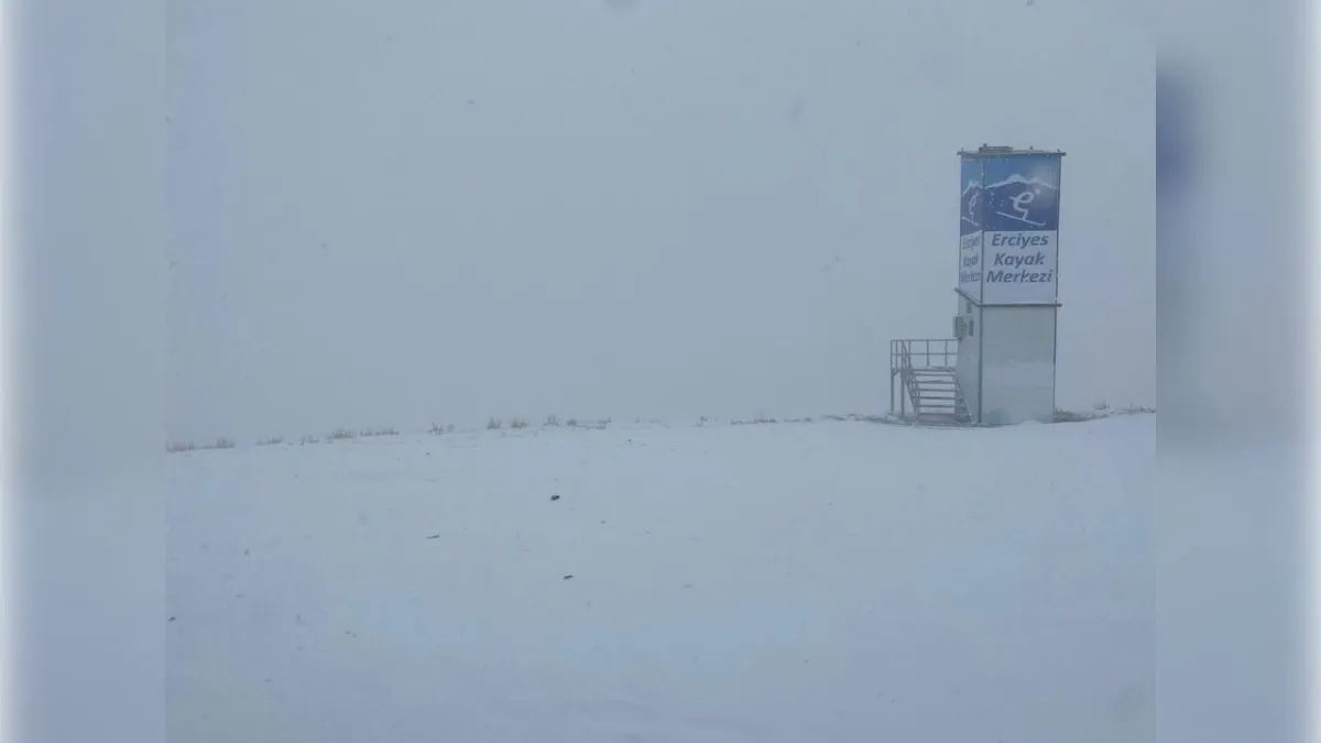 Kayseri’de sağanak yağış yerini kara bıraktı haberinin görseli