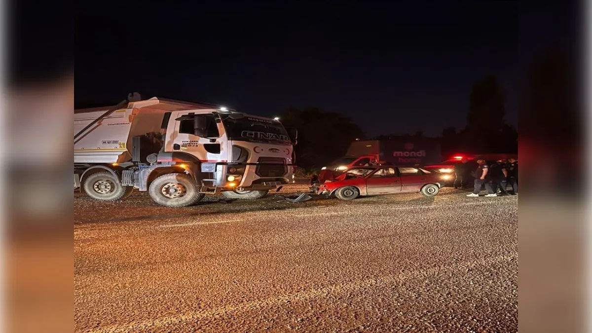 Malatya’da otomobil ile hafriyat kamyonu çarpıştı: 1 ölü haberinin görseli