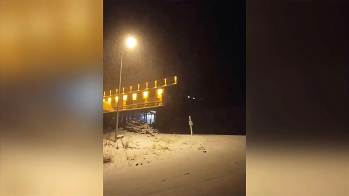 Uludağ’da kar yağışı başladı: 3 saatte beyaza büründü haberinin görseli