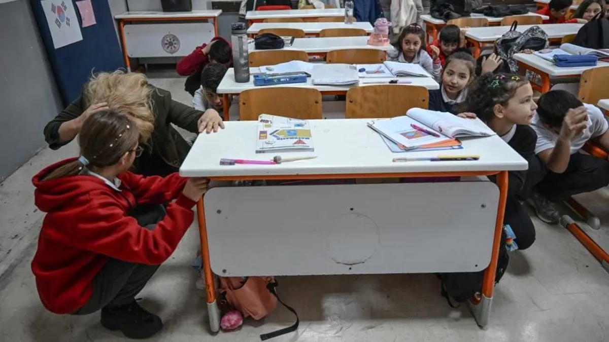 18 milyon öğrenci aynı anda tatbikat yaptı haberinin görseli