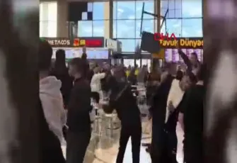 AVM'nin yemek katı birbirine girdi! 