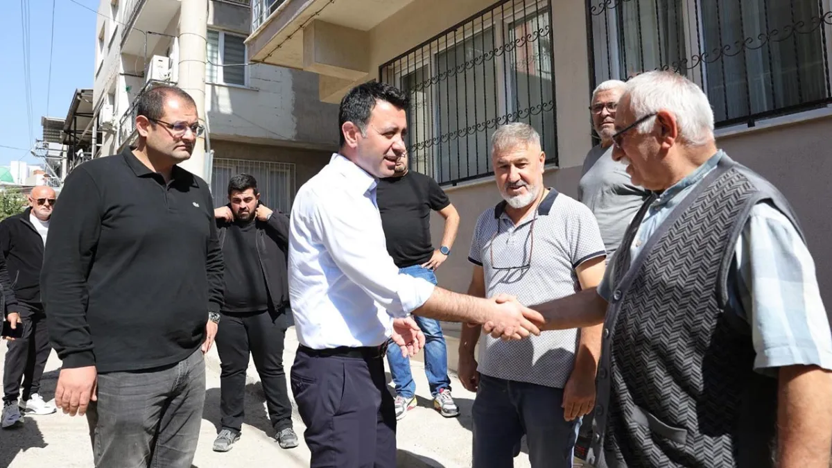 Bayraklı’da asfalt ve yol seferberliği: Başkan Önal çalışmaları yerinde inceledi haberinin görseli